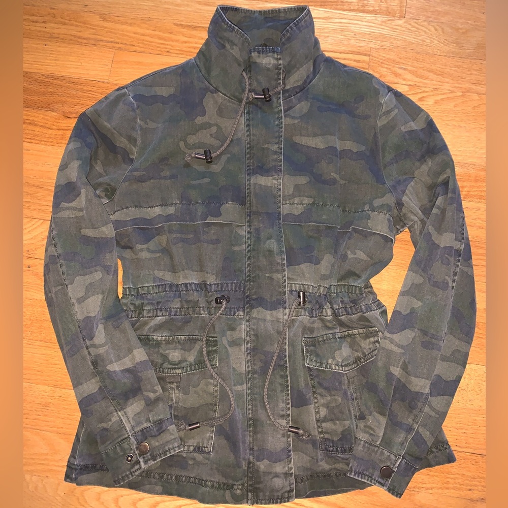 Woman’s Camo Jacket (S)